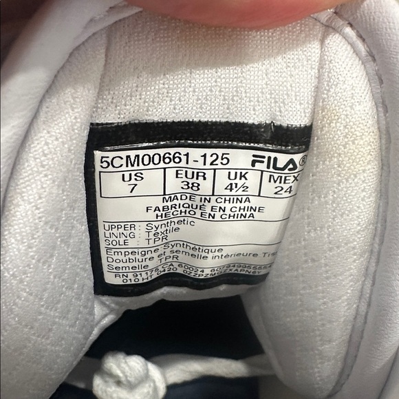 WOMEN'S FILA VULC 13 MID-TOP SNEAKERS Size 7 NWOB - Picture 6 of 6